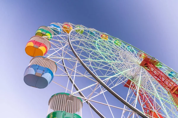 Belle Grande Roue Nuit Contre Ciel Bleu — Photo