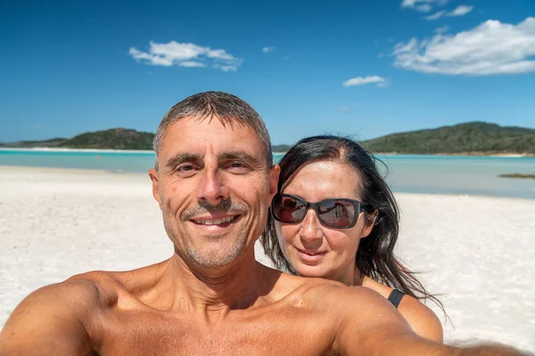 Joyeux Couple Dans Les Années Pendant Les Vacances Mer Concept — Photo