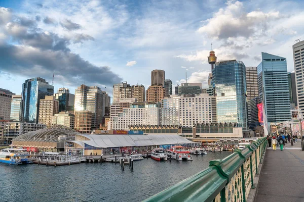 澳大利亚 2018年8月19日 城市摩天大楼在一个美丽的阳光明媚的一天 悉尼每年吸引1500万游客 — 图库照片