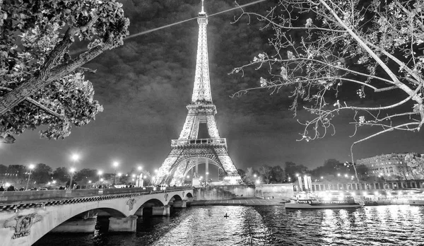 Paris Francja Grudzień 2012 Światła Eiffel Tower Nocy Miasto Przyciąga — Zdjęcie stockowe