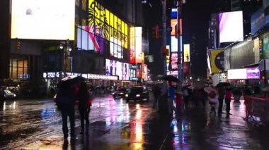 New York City - 15 Haziran 2013: Times Square trafikte gece