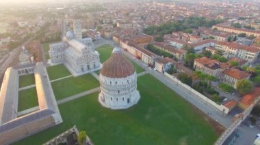 Ek yükü hava panoramik mucizeler meydanında Pisa, İtalya. Video