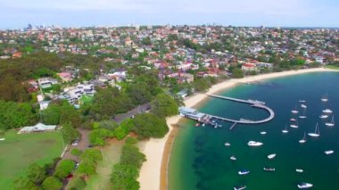 Sydney Balmoral Beach, Avustralya yelkenli teknelerin havai görünümü. Video 