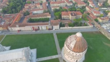 Ek yükü hava panoramik mucizeler meydanında Pisa, İtalya. Video