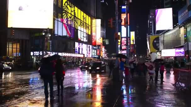 Νέα Υόρκη Ιούνιος 2013 Κυκλοφορίας Στην Times Square Βράδυ — Αρχείο Βίντεο