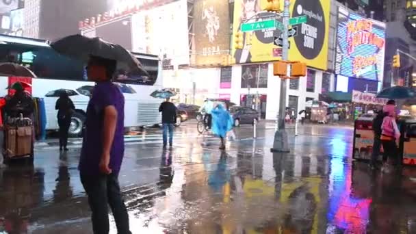 New York City Juni 2013 Trafik Times Square Natten — Stockvideo
