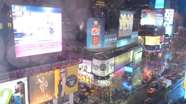 Νέα Υόρκη Ιούνιος 2013 Κυκλοφορίας Στην Times Square Βράδυ — Αρχείο Βίντεο