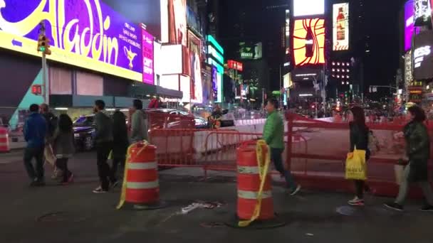 New York City Juni 2013 Traffic Times Square Nachts — Stockvideo