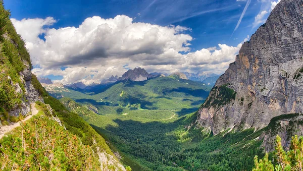 Italian Alpit Kesäkaudella — kuvapankkivalokuva