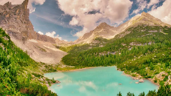 Sorapiss 湖在意大利阿尔卑斯 — 图库照片