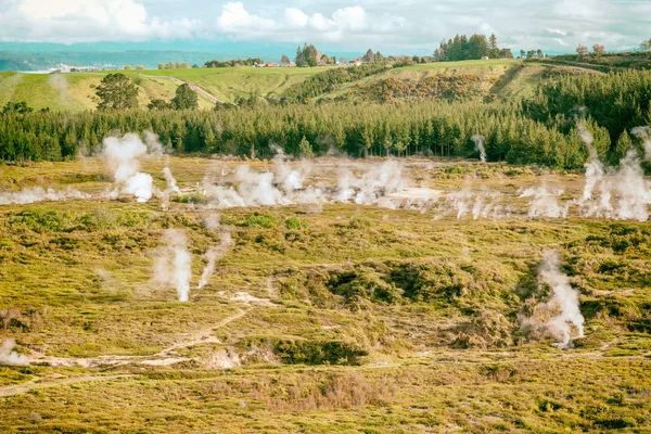 美しい間欠泉 タウポ ニュージーランドの風景 月のクレーター — ストック写真