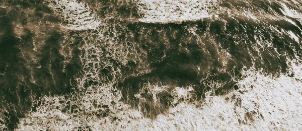 阳光明媚的一天 海浪架空鸟瞰图 — 图库照片
