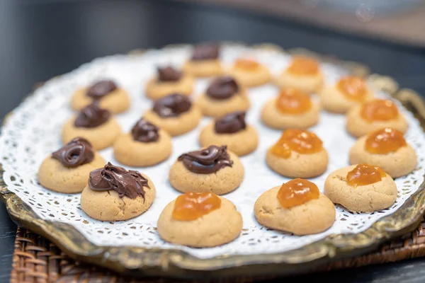 Cookies Mit Marmelade Und Schokolade Nahaufnahme — Stockfoto