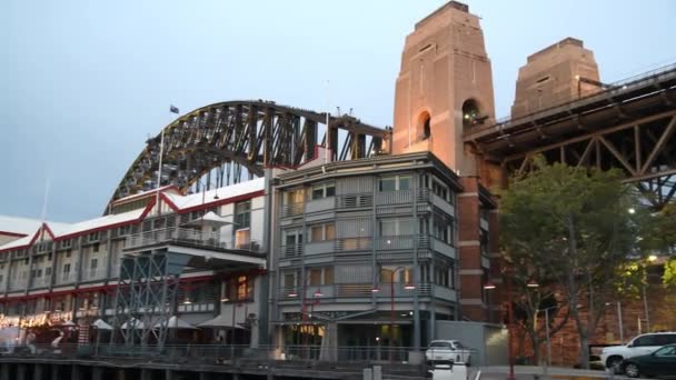 Sydney Harbor Bridge North City Skyline Desde Wharf Atardecer — Vídeos de Stock