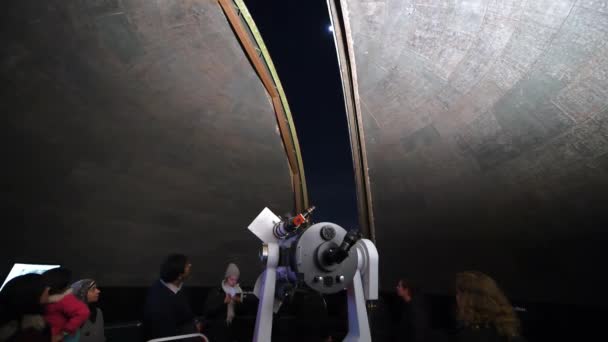 Sydney Australia Agosto 2018 Turistas Dentro Cúpula Del Observatorio Ciudad — Vídeo de stock