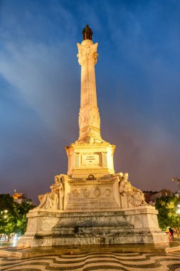 Pedro Iv Obelisk gece Rossio Meydanı, Lizbon.