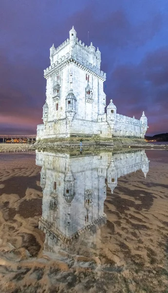 Belem Tower Met Water Reflecties Nacht Lissabon Portugal — Stockfoto