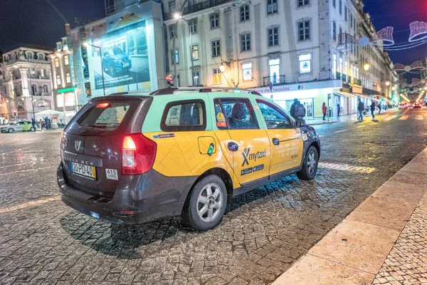 Lizbon Ekim 2018 Taksi Şehir Meydanı Nda Gece Park Geceleri — Stok fotoğraf