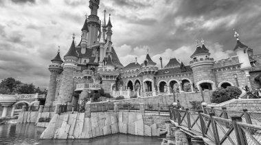 Paris 'teki eğlence parkı..