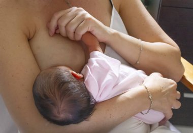 Yeme anne sütü nasıl gitti? Anne emzirme bebek