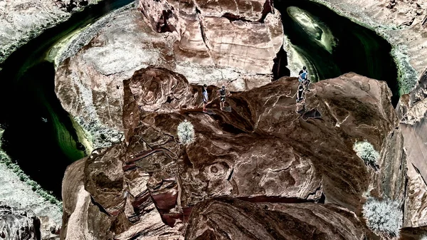 Дивовижними Квітами Підкова Bend Пташиного Польоту Каньйон Річка — стокове фото