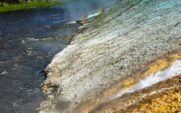 Smoky Geyser Στο Εθνικό Πάρκο Yellowstone — Φωτογραφία Αρχείου