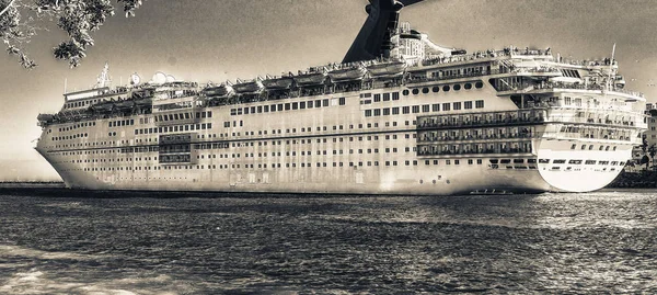 Cruiseschip Vertrekt Vanuit Miami Caribische Vakantie Vakantie Concept — Stockfoto