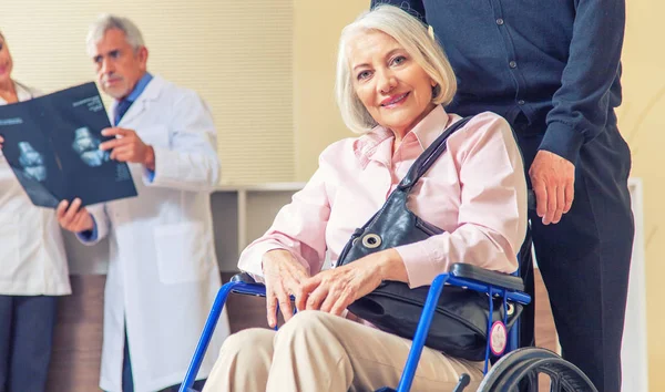 Medici Pazienti Camera Ospedale — Foto Stock