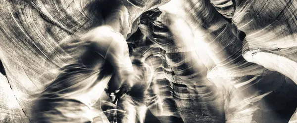 Ruchome Fotografów Próbuje Uchwycić Promienie Światła Górnej Kanion Antylopy Strona — Zdjęcie stockowe