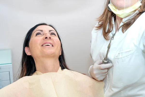 Happy Woman Smiling Dentist Chair Undergoing Check — Stock Photo, Image