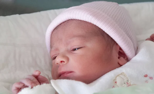 Bebé Recién Nacido Cama Primer Día Vida Concepto Nacimiento —  Fotos de Stock