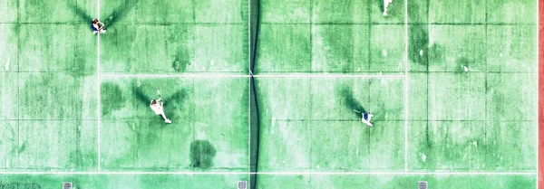 Légi Felvétel Kültéri Zöld Vörös Salakos Teniszpálya Négy Játékos — Stock Fotó