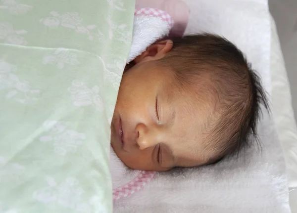 Układanie Łóżku Spanie Nowo Narodzonego Dziecka Koncepcja Narodziny — Zdjęcie stockowe