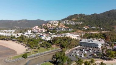 Airlie Beach havadan panoramik görünümü, Queensland, Avustralya