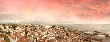 Lizbon panoramik hava görünümünden Alfana gün batımında, Portekiz.