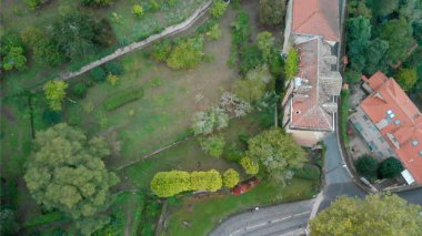 Avrupa'nın antik bir şehrin ek yükü havadan görünümü.