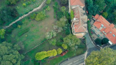 Avrupa'nın antik bir şehrin ek yükü havadan görünümü.