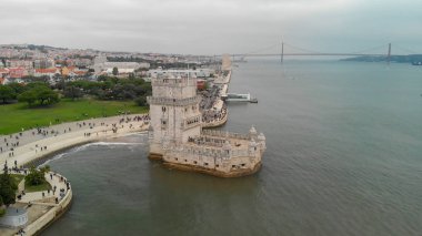 Belem Kulesi Lizbon havadan görünümü bulutlu bir sabahı - Portekiz.