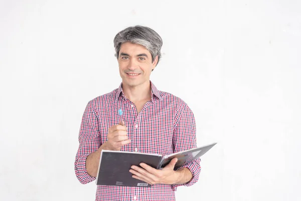 Profesor Con Pluma Cuaderno Sobre Fondo Blanco —  Fotos de Stock