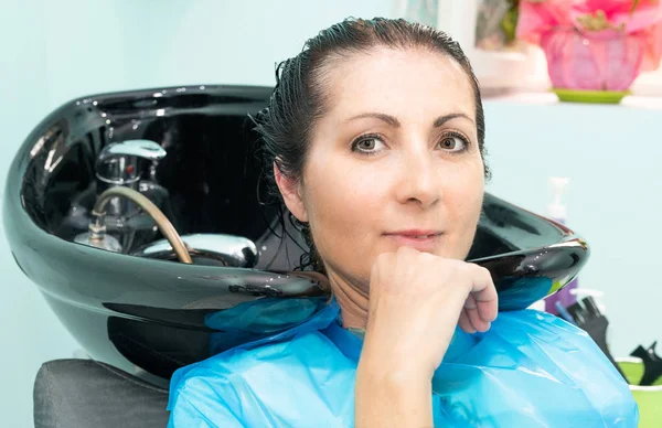 Lady Hairdresser Smiling She Holds Hair Conditioner — Stock Photo, Image