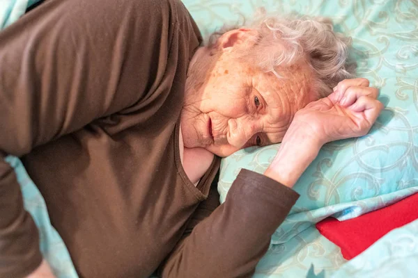 Eine Jährige Durch Einen Schlaganfall Behinderte Seniorin Wartet Auf Die — Stockfoto