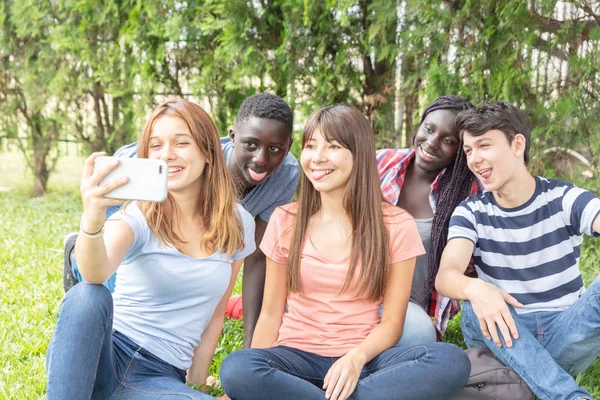 Groep Studenten Plezier — Stockfoto