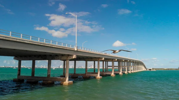 Вид Воздуха Движение Вдоль Дамбы Рикенбакер Майами Флорида — стоковое фото
