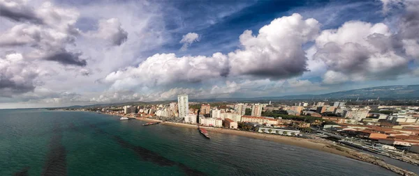 Hava panoramik Follonica, Toskana bir sonbahar öğleden sonra.