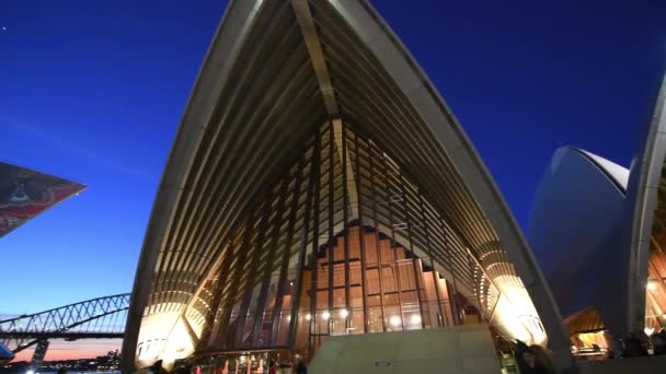 澳大利亚悉尼 2018年8月20日 晚上看到的歌剧院 悉尼的象征 — 图库视频影像