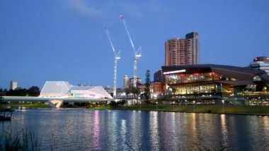 Gün batımında, Güney Avustralya hava panoramik Adelaide siluetinin çarpıcı.