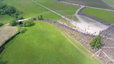 Drone ek yükü havadan görünümü haçlar Hill (Kryziu Kalnas). Siauliai, Litvanya ünlü dini sitedir.
