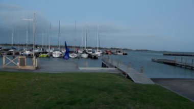 Tekneler, panoramik görünümü ile küçük bağlantı noktası