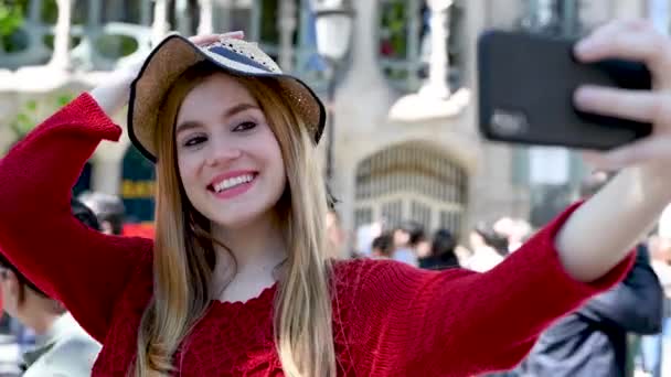 Felice Bella Donna Bionda Visita Città Fare Selfie Turismo Vacanze — Video Stock