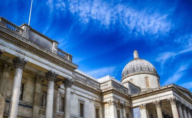 National Gallery dış görünümü, Londra.